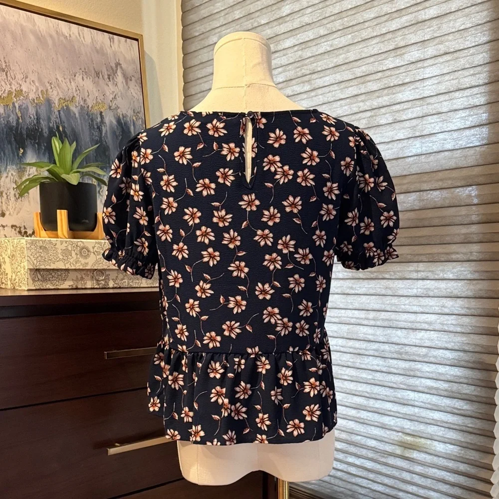 Woman's Hippie Rose Navy Floral Peplum Style Blouse. Size Small - Picture 5 of 7